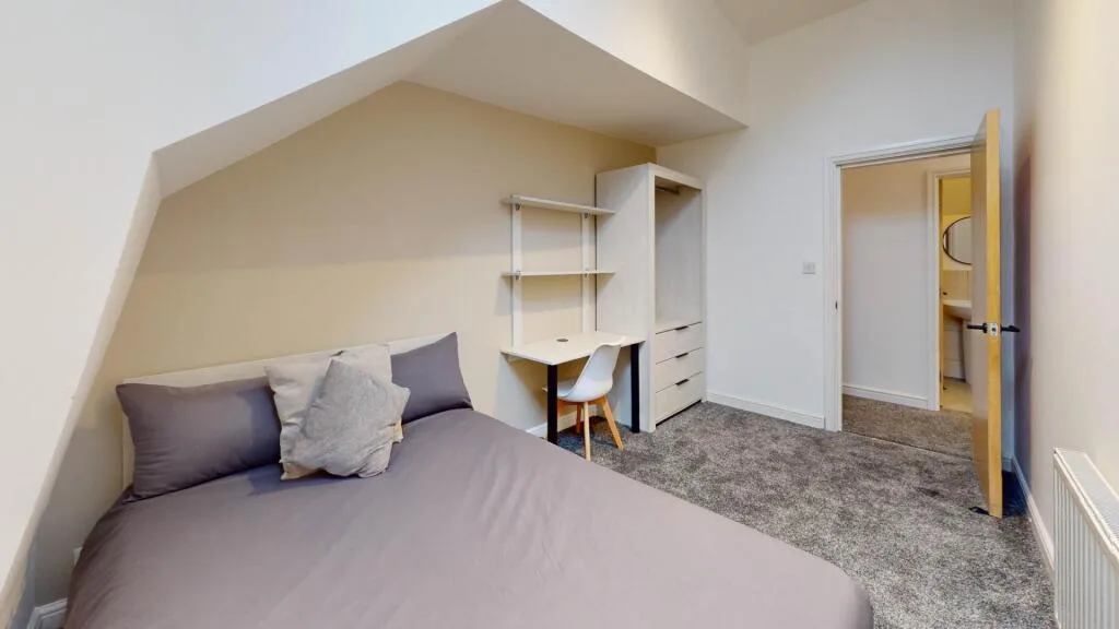 5 bedroom flat for rent