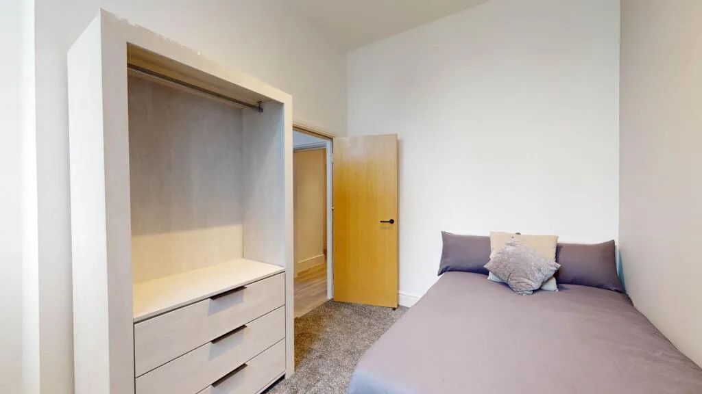 5 bedroom flat for rent