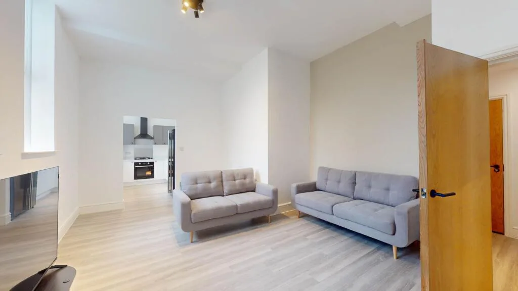 5 bedroom flat for rent