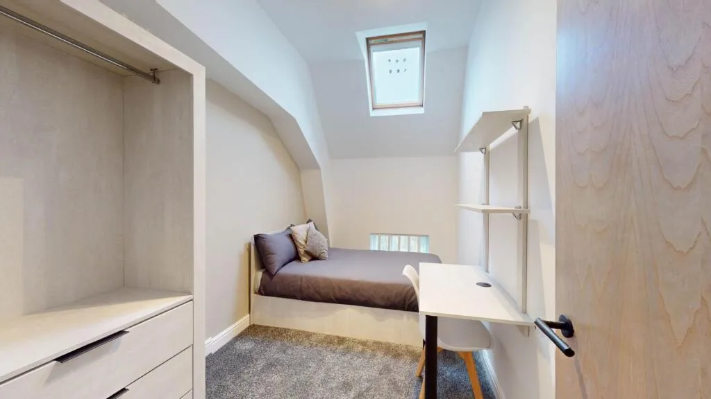 5 bedroom flat for rent