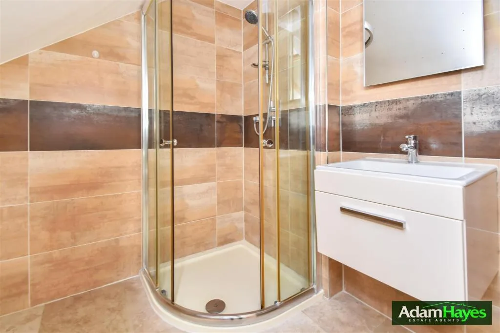 4 bedroom end of terrace house for rent