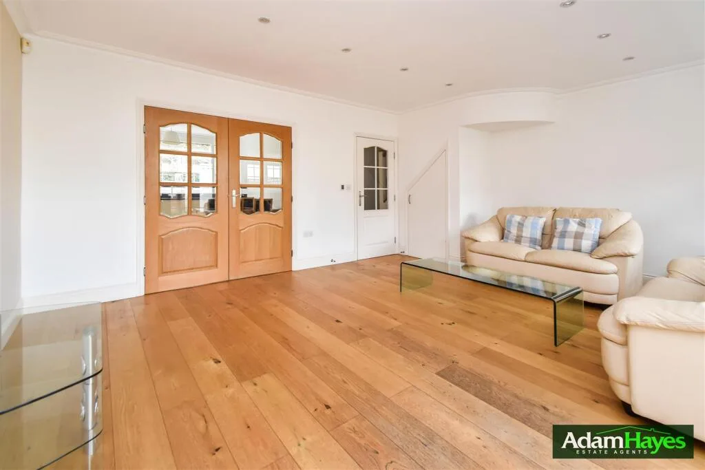 4 bedroom end of terrace house for rent