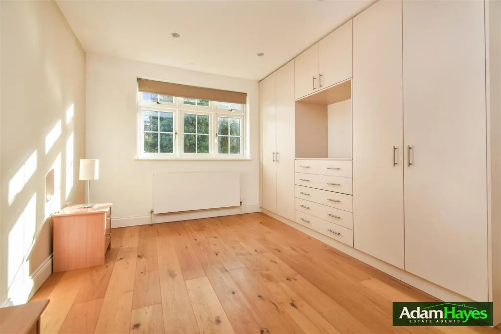 4 bedroom end of terrace house for rent