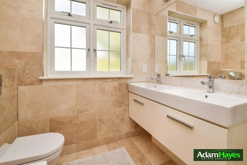 4 bedroom end of terrace house for rent