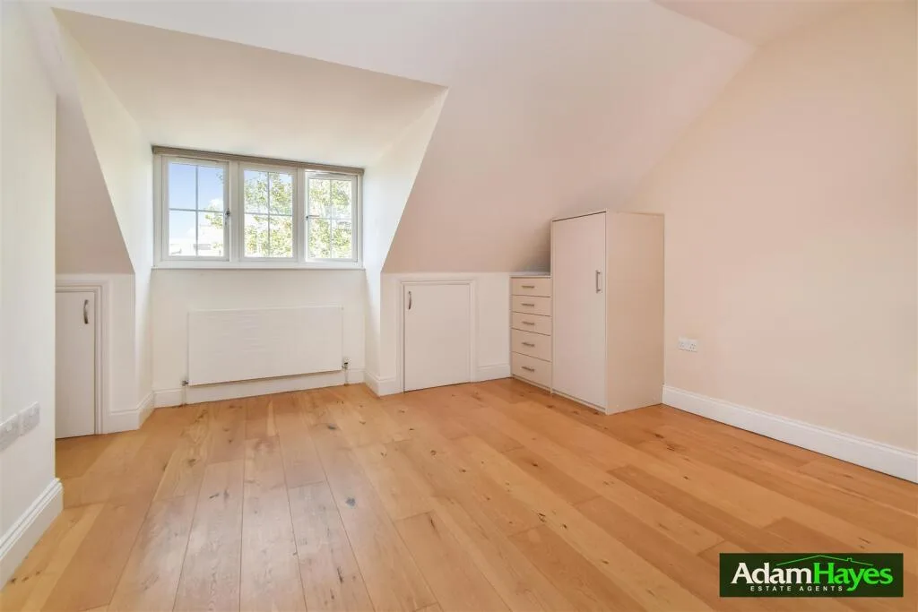 4 bedroom end of terrace house for rent