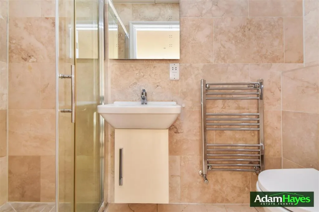 4 bedroom end of terrace house for rent