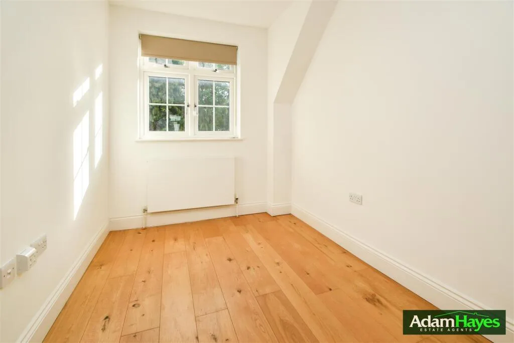 4 bedroom end of terrace house for rent