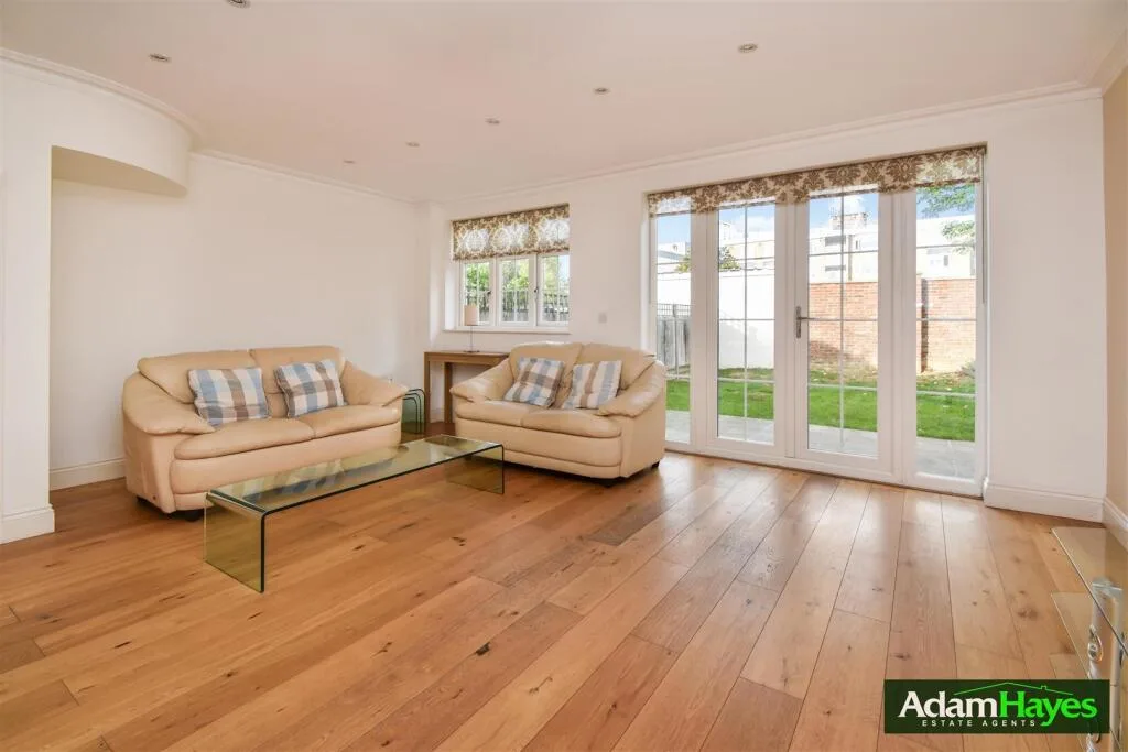 4 bedroom end of terrace house for rent