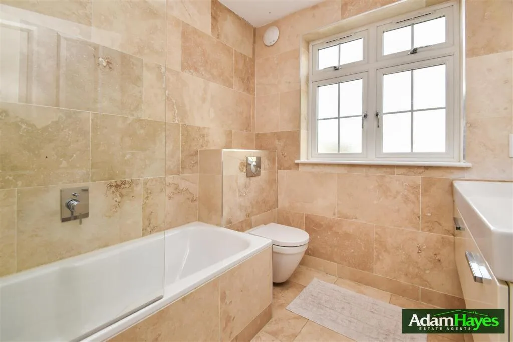 4 bedroom end of terrace house for rent