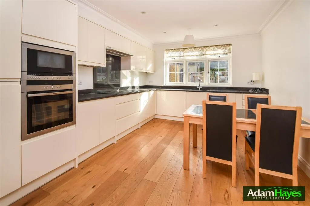4 bedroom end of terrace house for rent