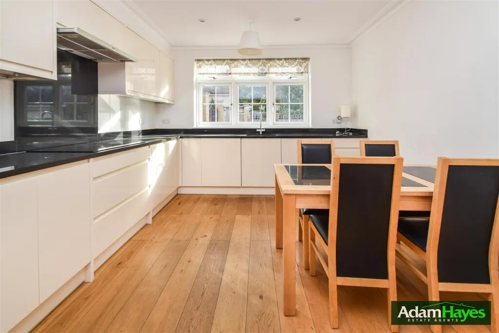 4 bedroom end of terrace house for rent