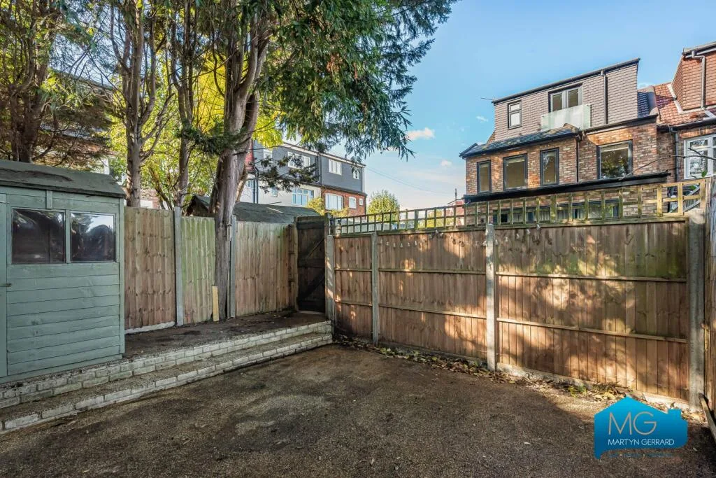 2 bedroom maisonette for rent