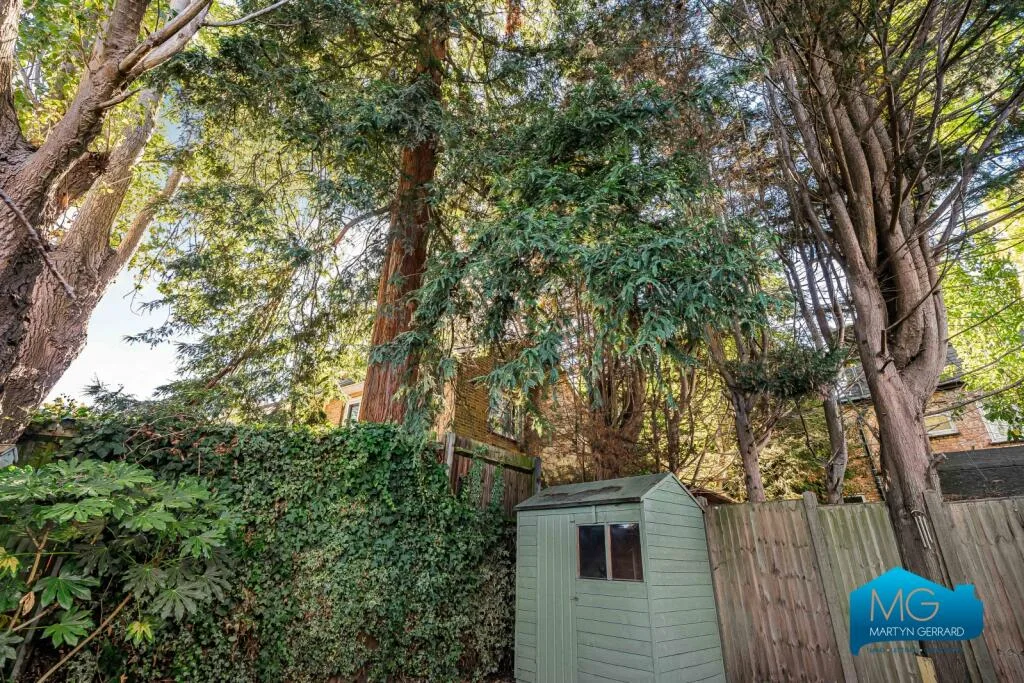 2 bedroom maisonette for rent