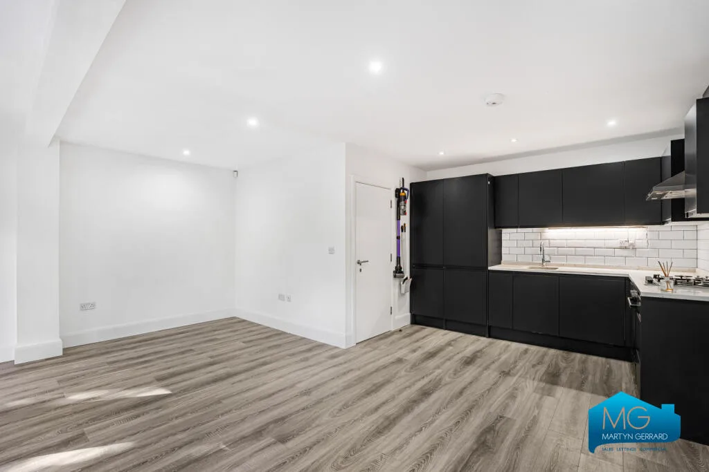 2 bedroom maisonette for rent