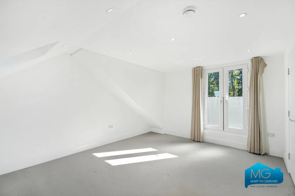 2 bedroom maisonette for rent