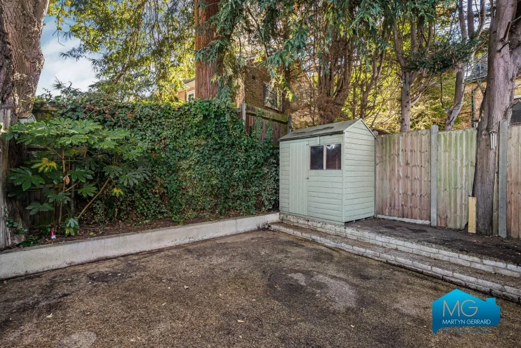 2 bedroom maisonette for rent