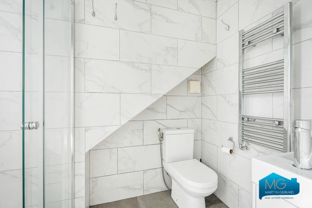 2 bedroom maisonette for rent
