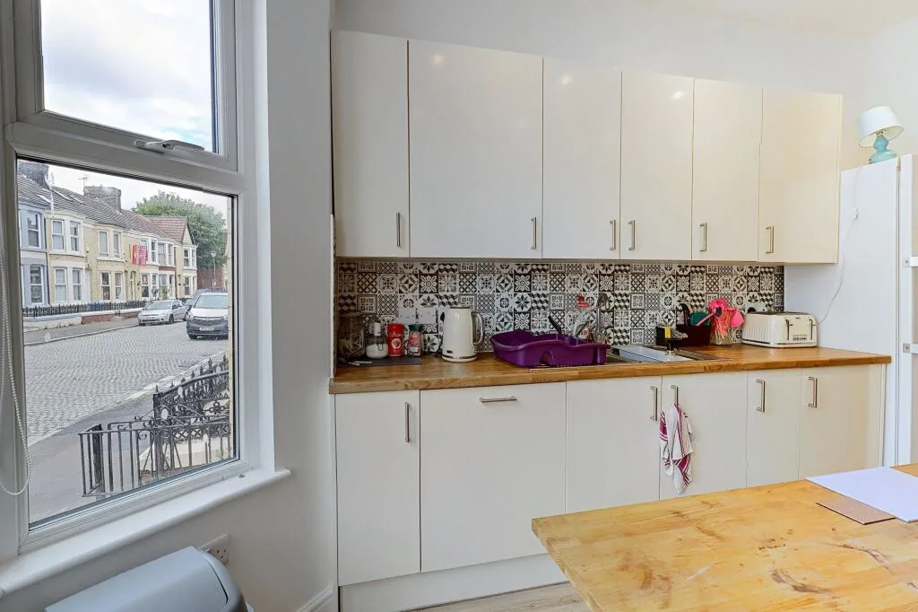 6 bedroom terraced house for rent