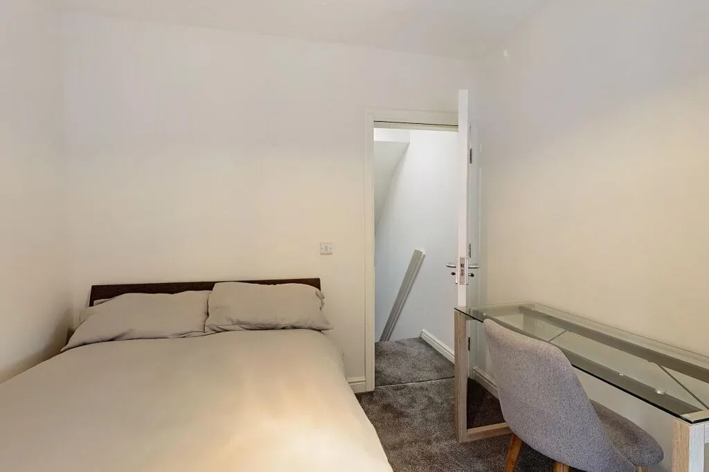 6 bedroom terraced house for rent