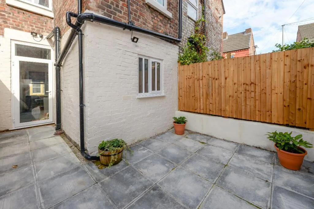 6 bedroom terraced house for rent