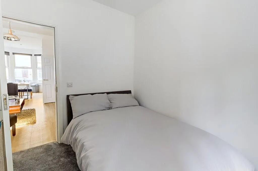6 bedroom terraced house for rent