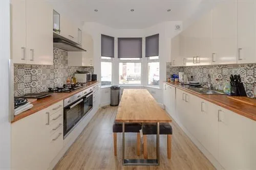 6 bedroom terraced house for rent