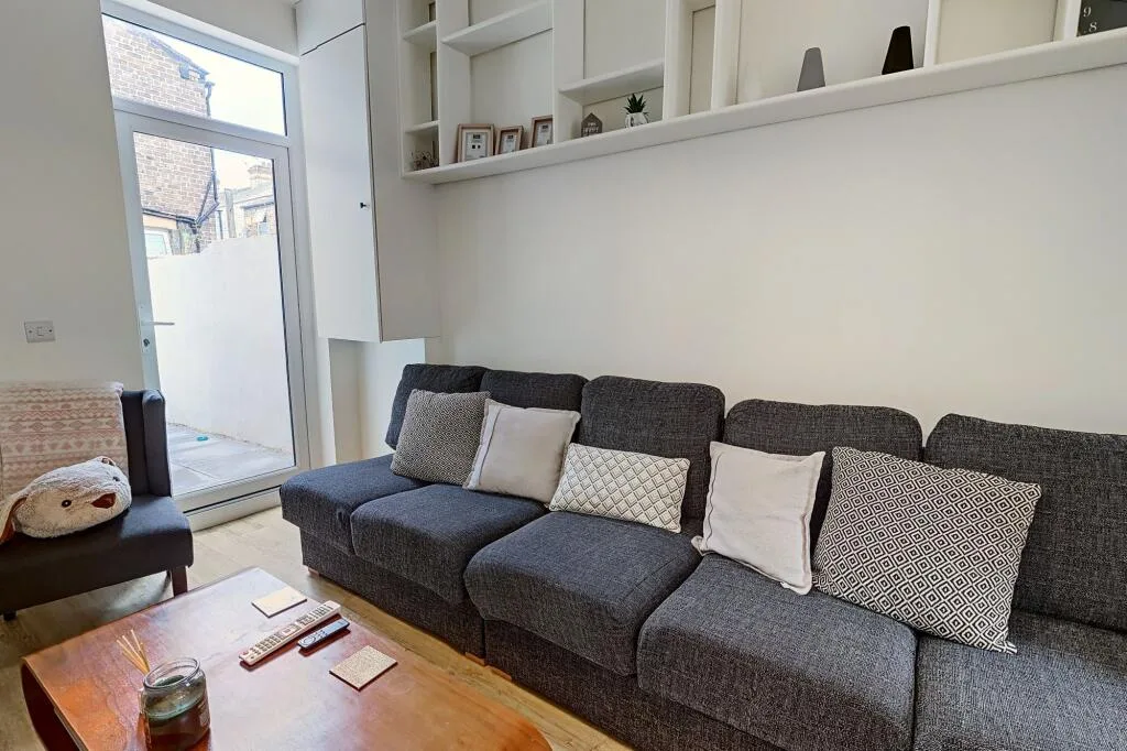 6 bedroom terraced house for rent