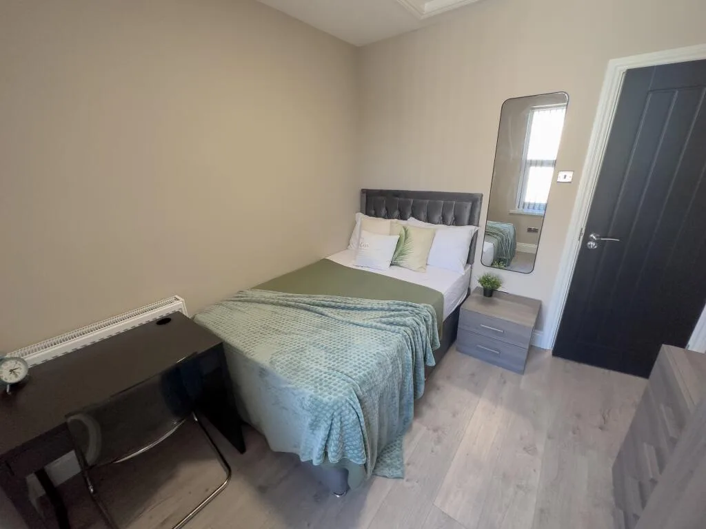6 bedroom house for rent