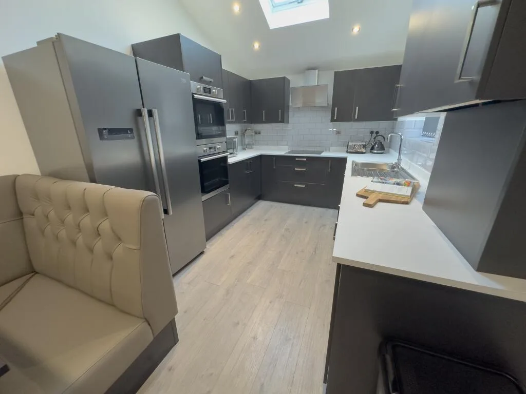 6 bedroom house for rent