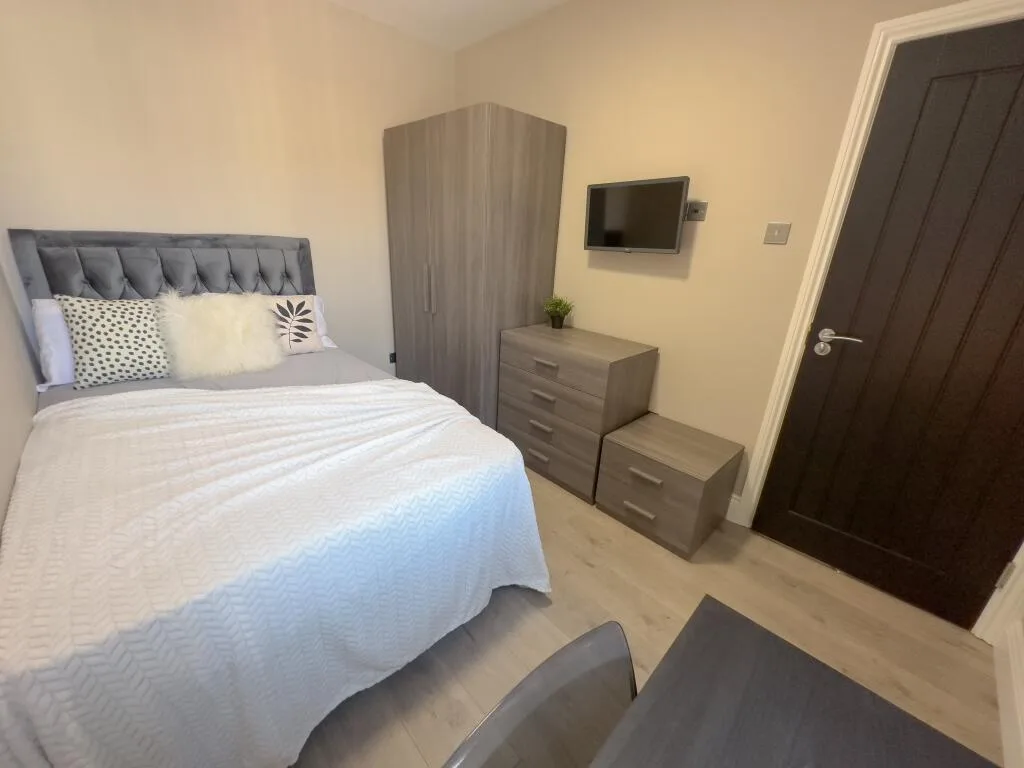 6 bedroom house for rent
