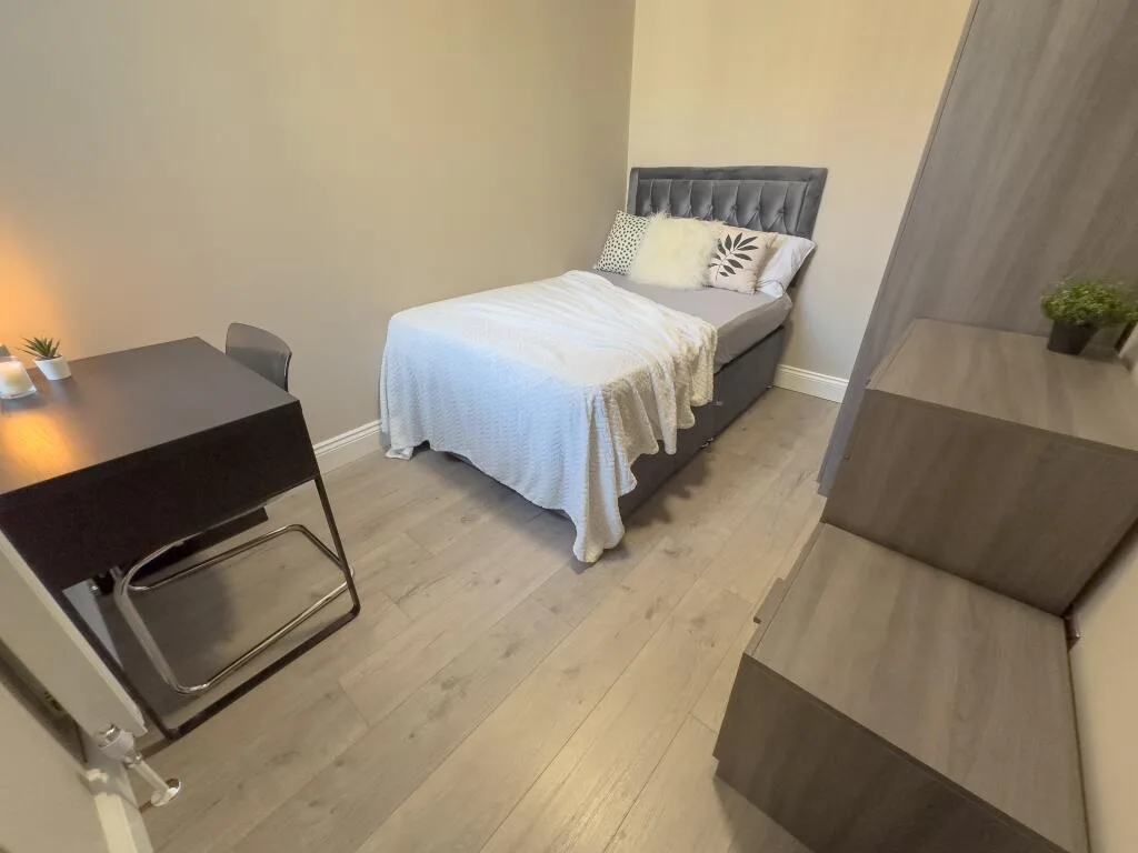 6 bedroom house for rent