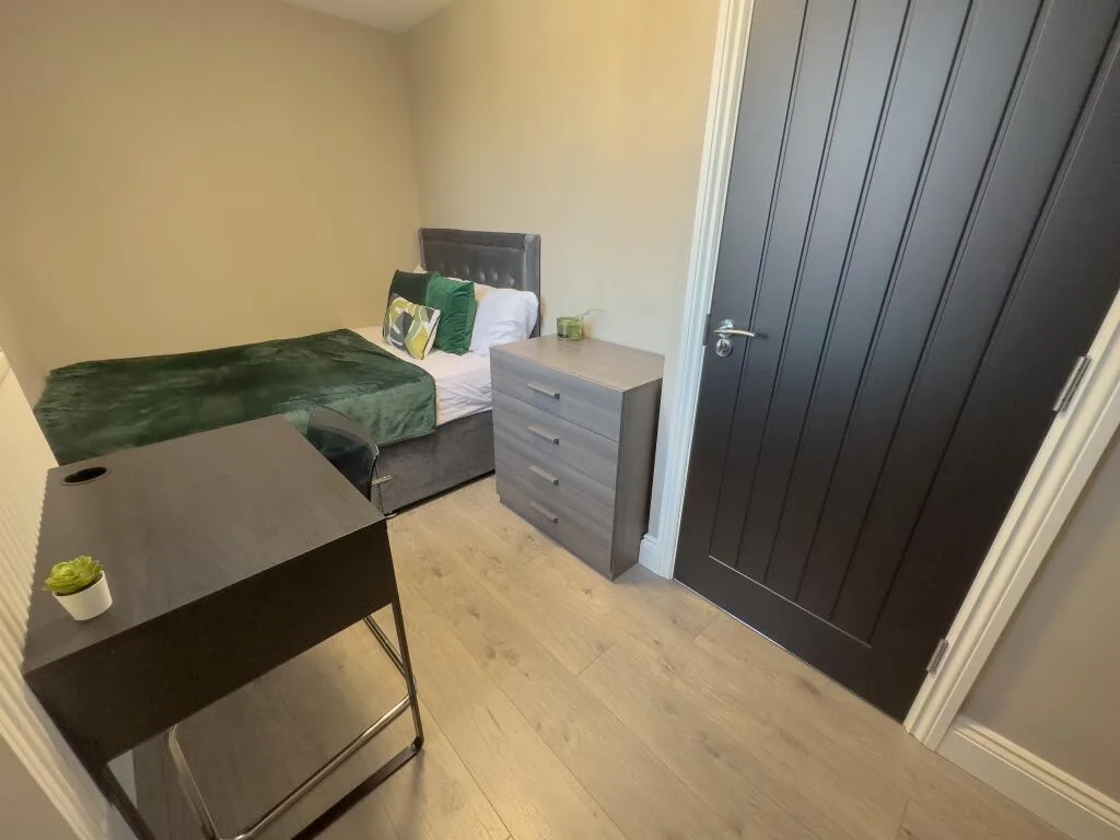 6 bedroom house for rent