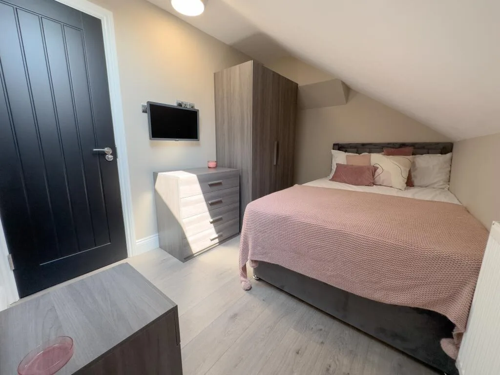 6 bedroom house for rent