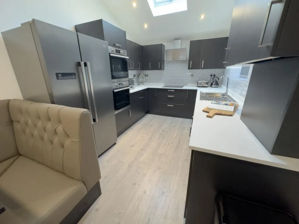 6 bedroom house for rent