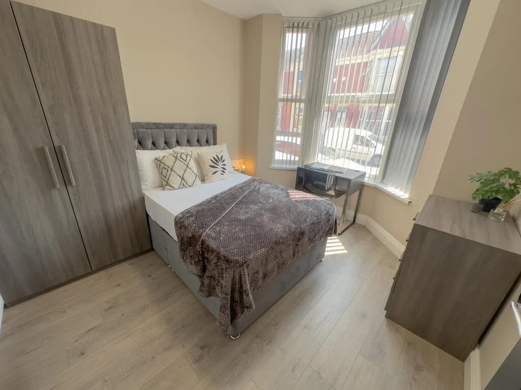 6 bedroom house for rent