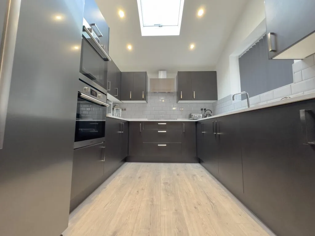 6 bedroom house for rent