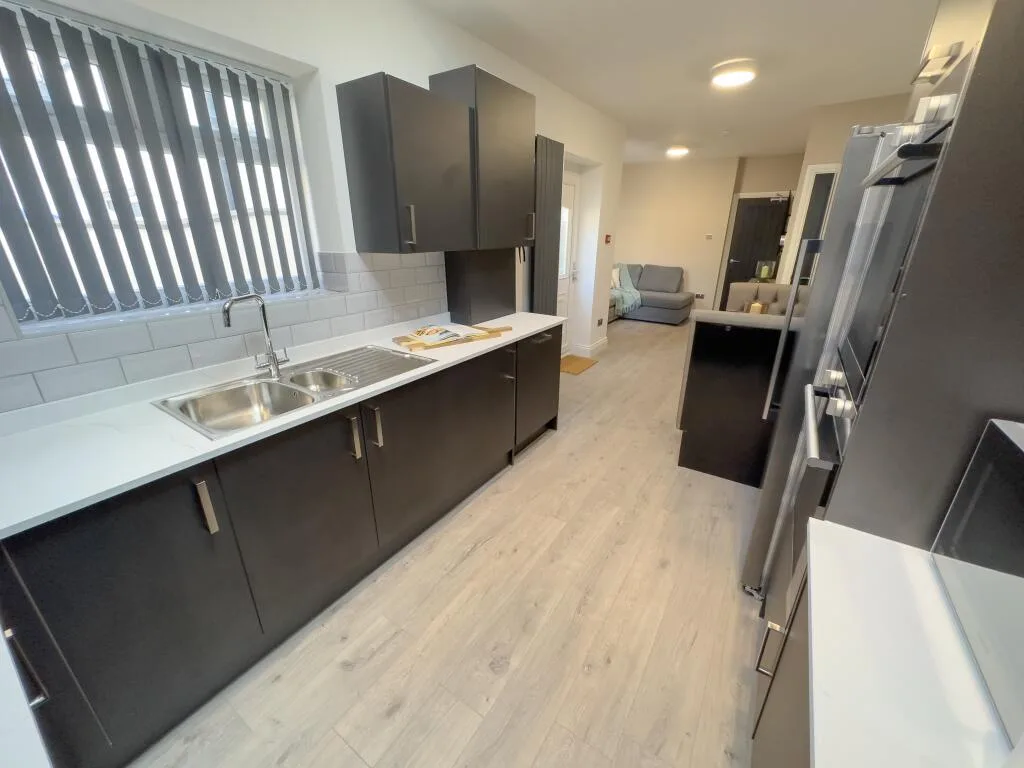 6 bedroom house for rent