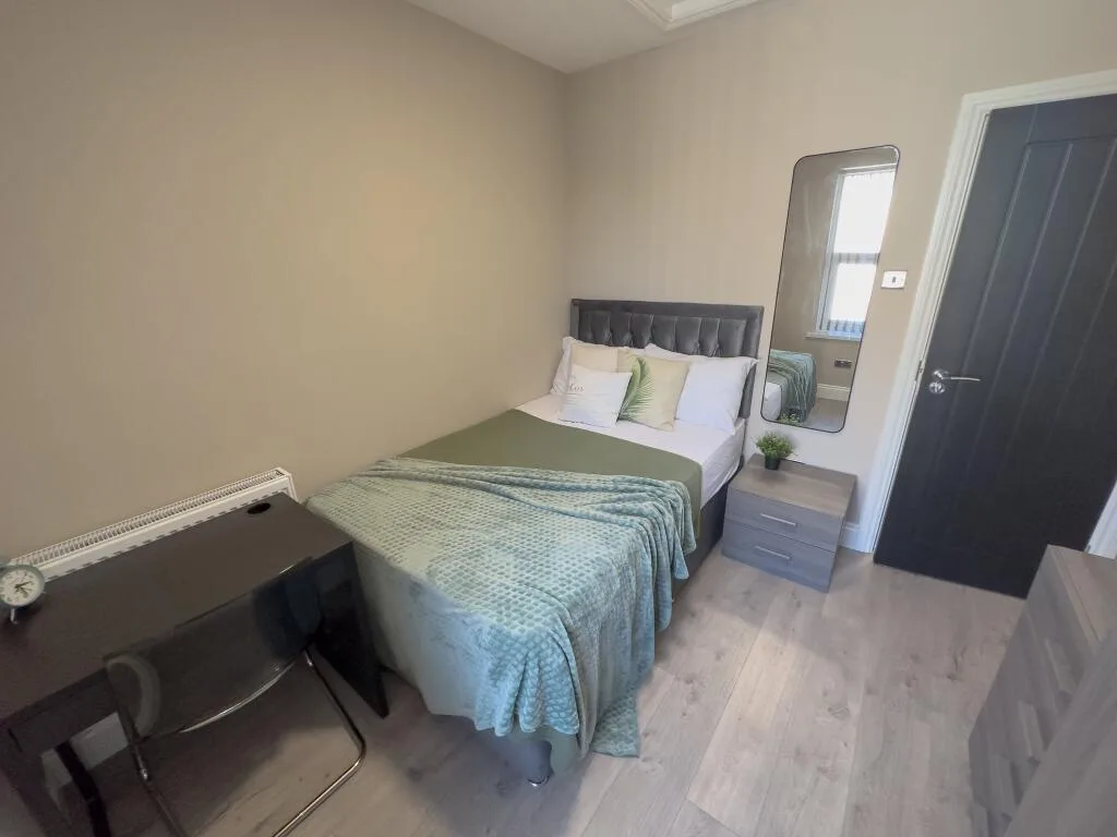 6 bedroom house for rent