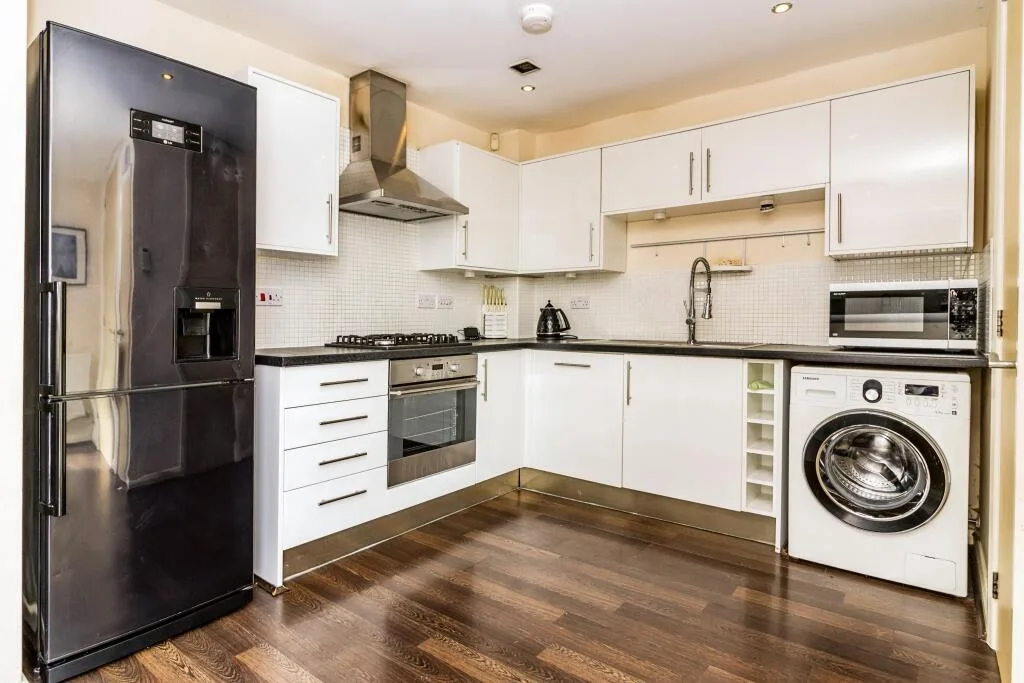3 bedroom semi-detached house for rent