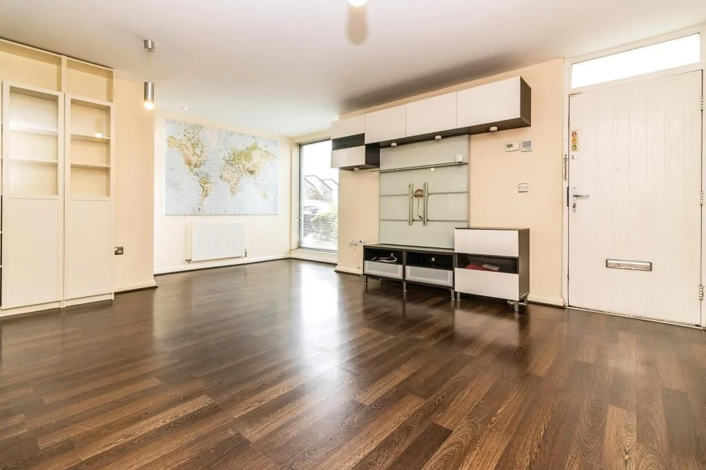 3 bedroom semi-detached house for rent