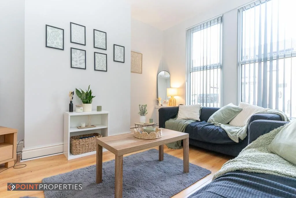 5 bedroom semi-detached house for rent