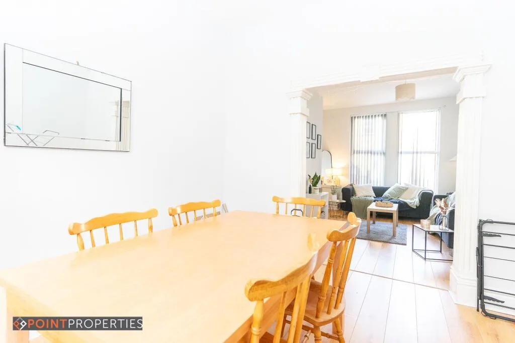 5 bedroom semi-detached house for rent