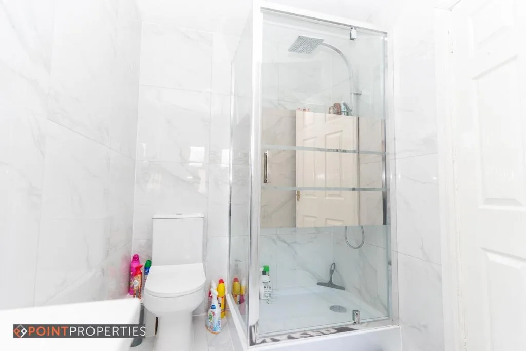 5 bedroom semi-detached house for rent