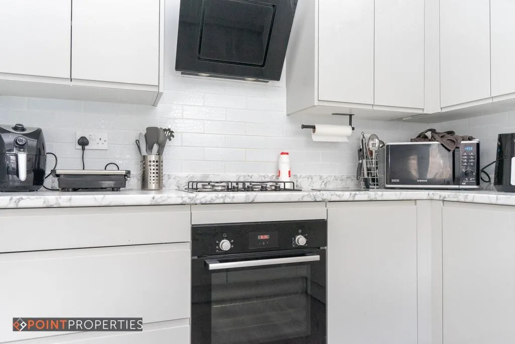 5 bedroom semi-detached house for rent