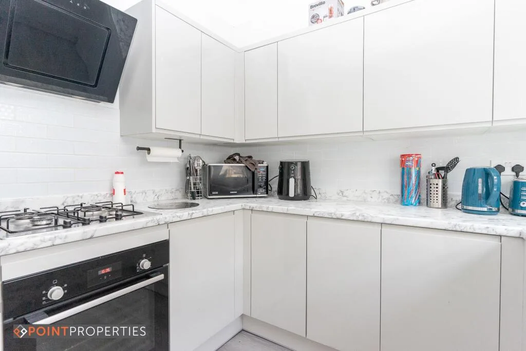 5 bedroom semi-detached house for rent