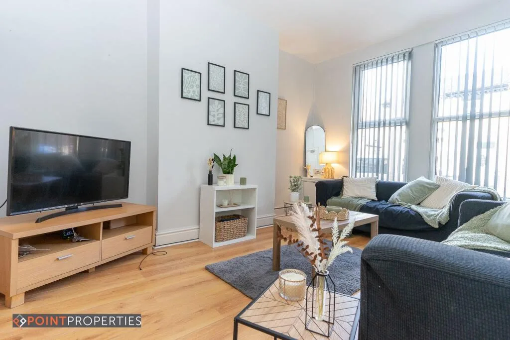 5 bedroom semi-detached house for rent