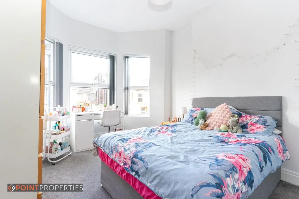5 bedroom semi-detached house for rent