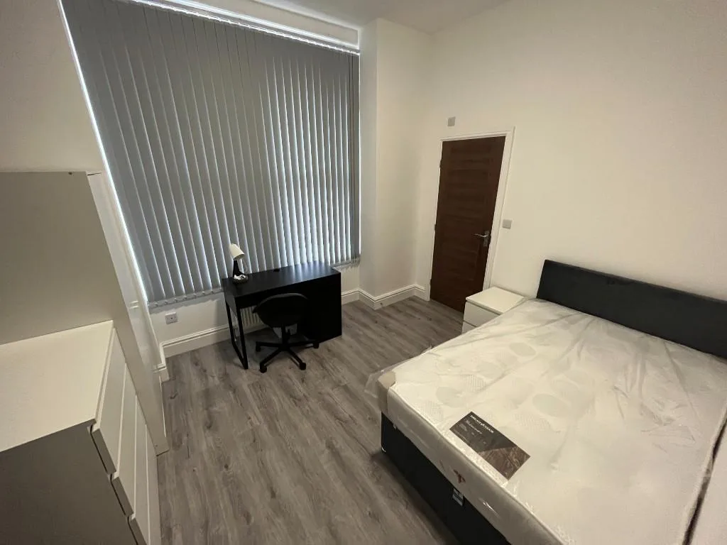 7 bedroom semi-detached house for rent