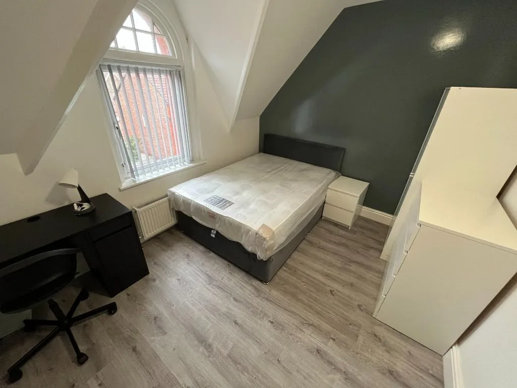 7 bedroom semi-detached house for rent