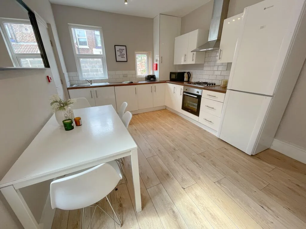 5 bedroom terraced house for rent